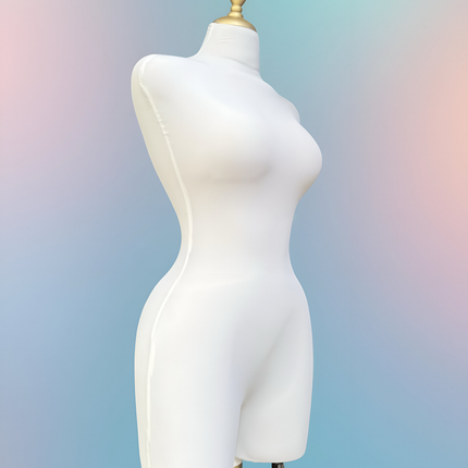 Maniquí forrado blanco en tela con base y pivote
