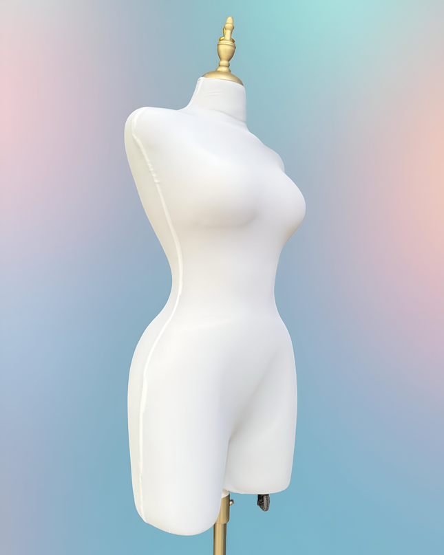 Maniquí forrado blanco en tela con base y pivote