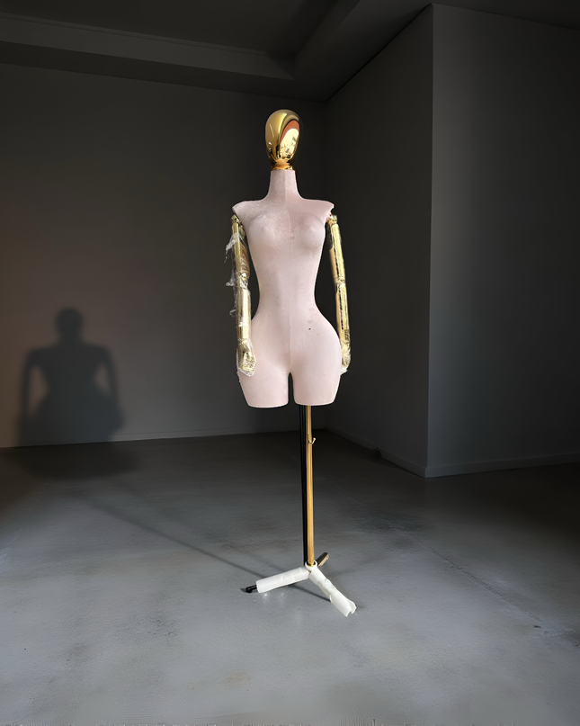 Maniquí articulado con cabeza y base cromada beige