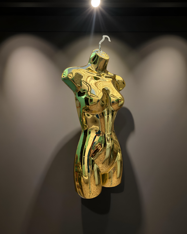 Maniquie torso de importación cromado dorado