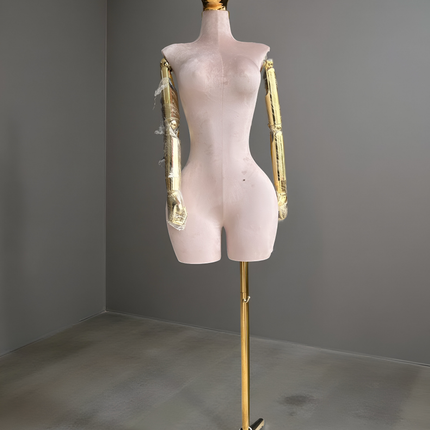 Maniquí articulado con cabeza y base cromada beige