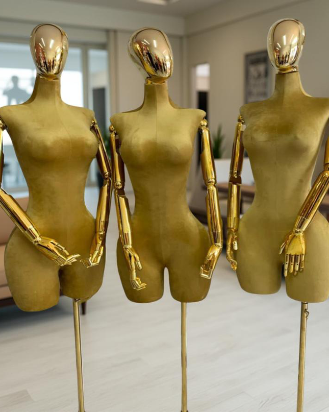 Maniquí articulado con cabeza y base cromada café